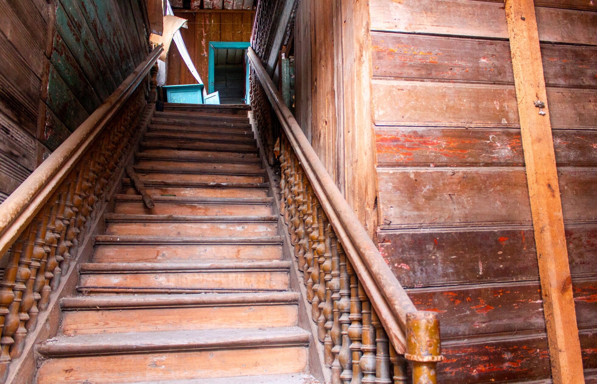 Деревянная лестница в Троицкой церкви села Большое Мурашкино