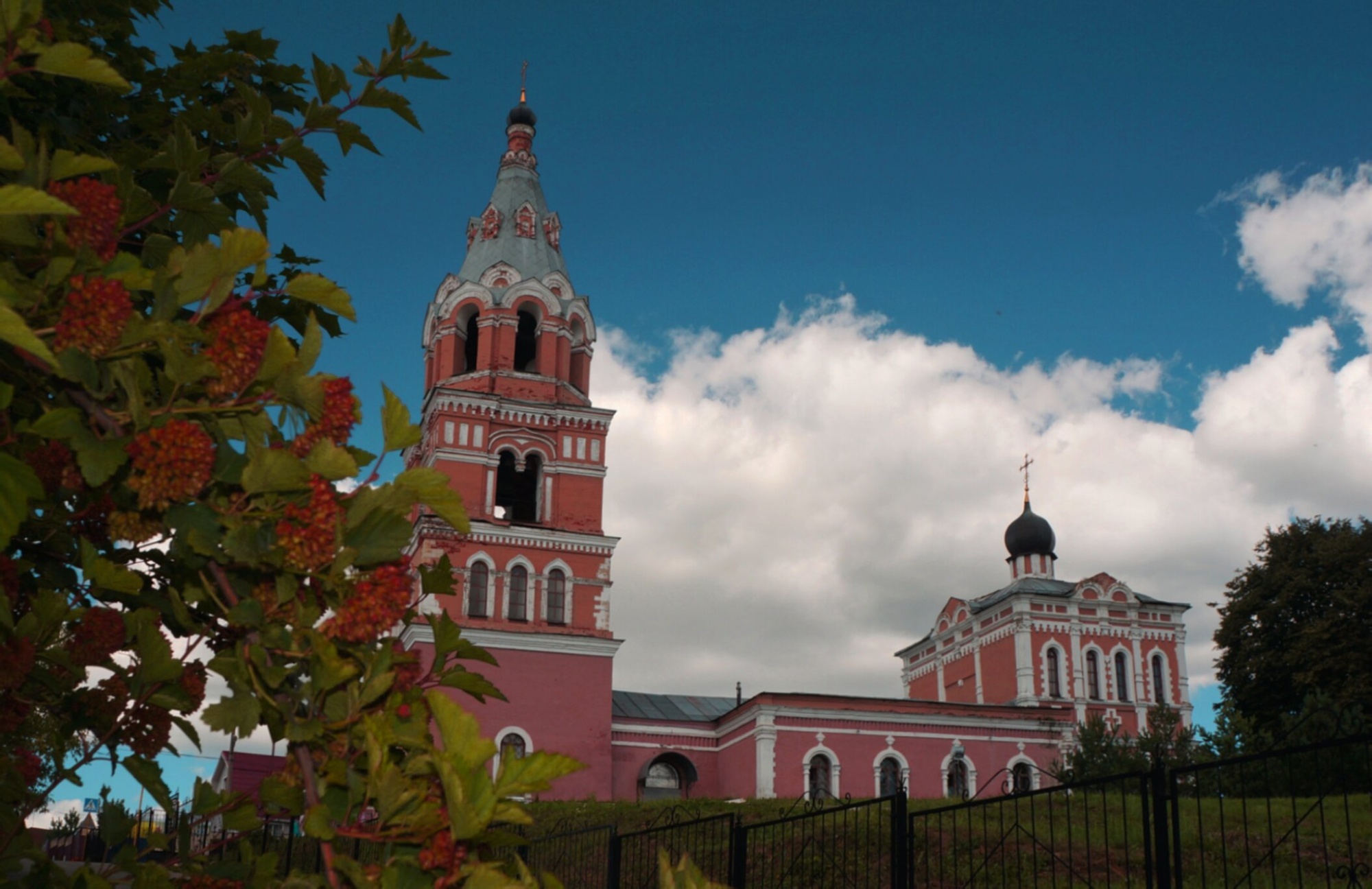 Церковь Троицы Живоначальной в Ознобишино
