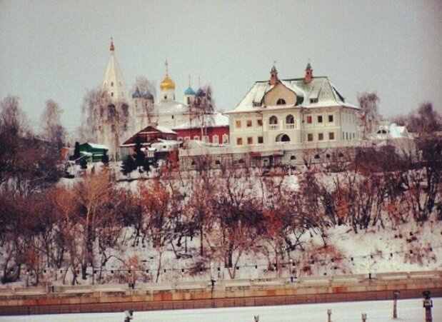 Введенский кафедральный собор в Чебоксарах - зимний пейзаж