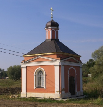 Храм Троицы Живоначальной в селе Лужники