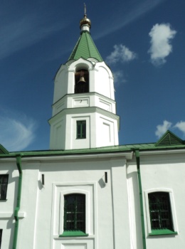 Колокольня Успенского храма в городе Берёзовском