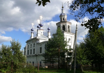 Храм Живоначальной Троицы в селе Петровское