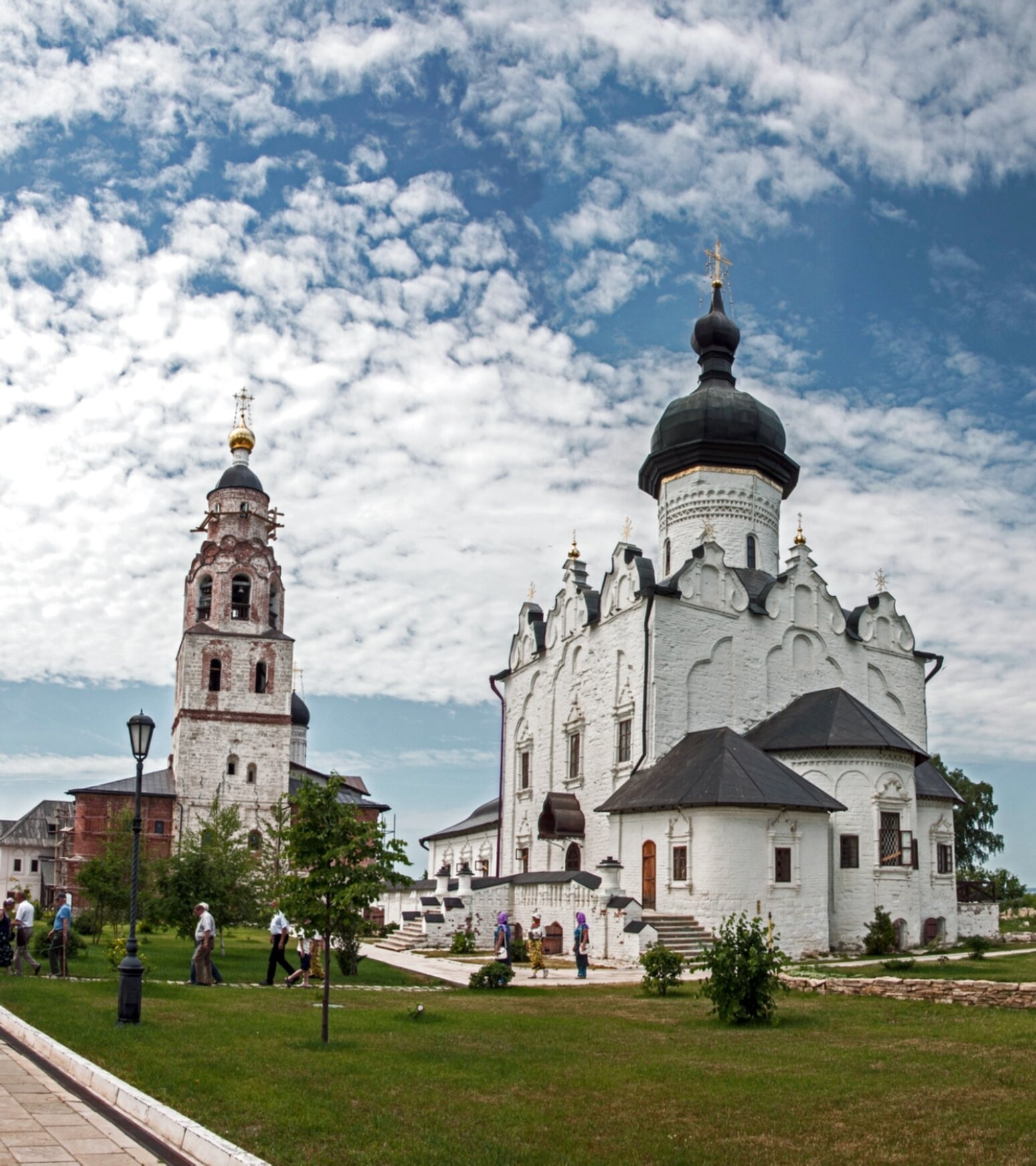 Успенский собор и Никольская церковь в Свияжске
