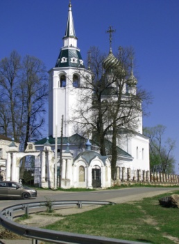 Троицкая церковь Живоначальной Троицы в селе Холуй