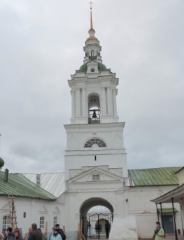 Надвратная колокольня церкви Спаса в Рядах в Костроме