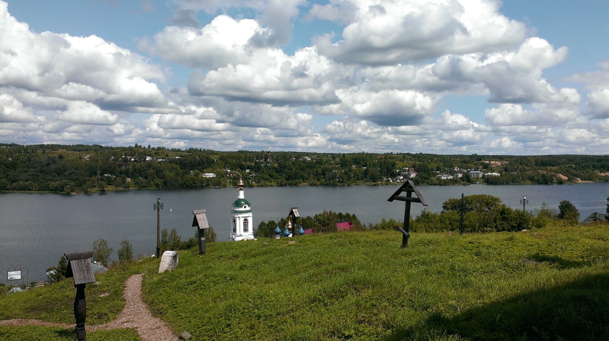 Казанская церковь в селе Сараево на берегу Волги