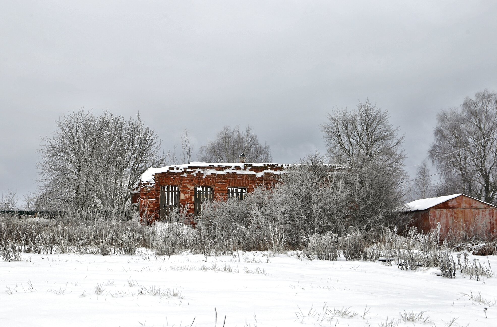 Церковь Иоанна Богослова в селе Введеньё: зимние руины