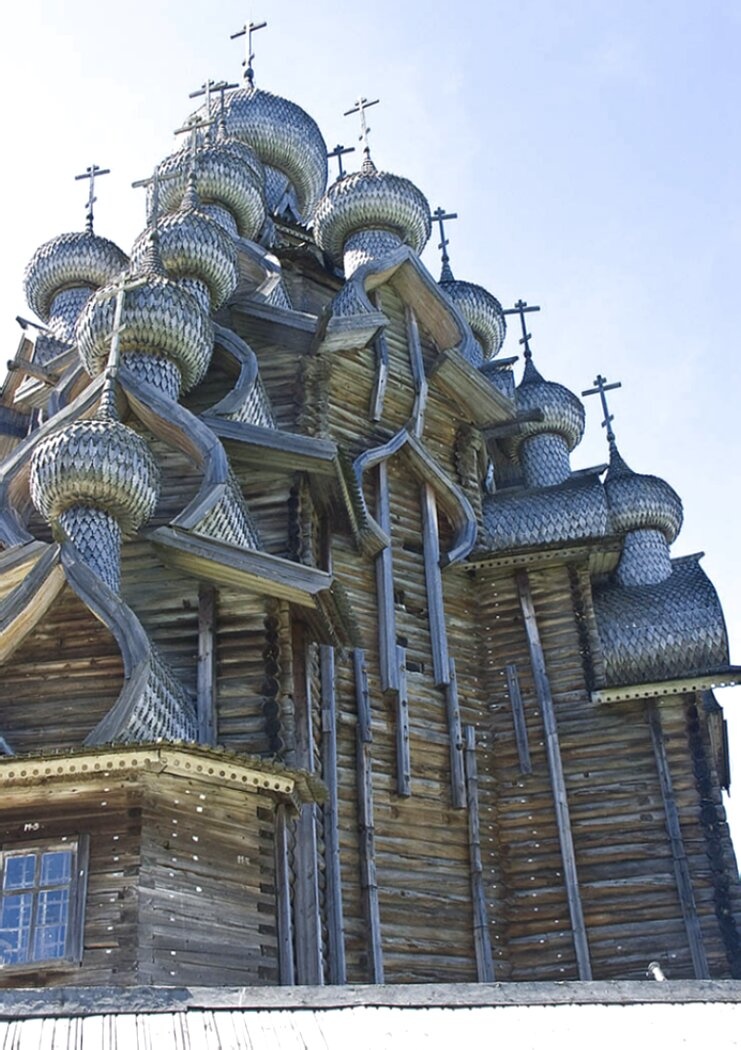 Преображенская церковь на острове Кижи: величественный памятник деревянного зодчества