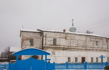 Петропавловская церковь в селе Боговарово зимой