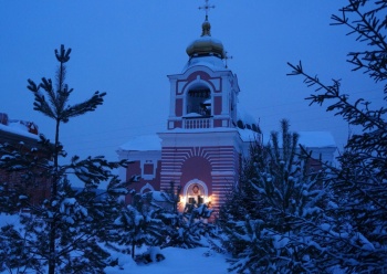 Храм Илии Пророка в Лемешово в зимнюю ночь