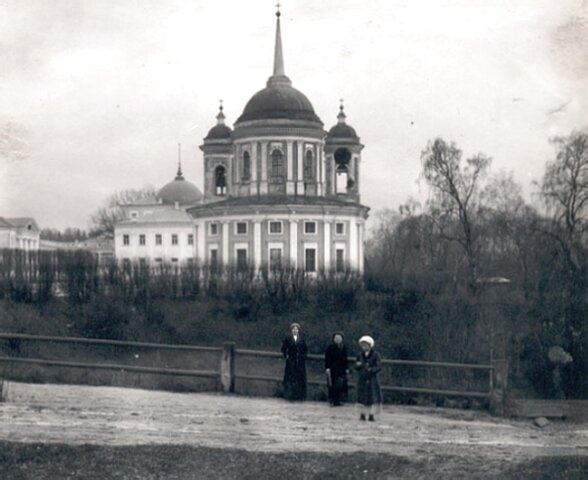 Храм Преображения Господня в Пехра-Яковлевском