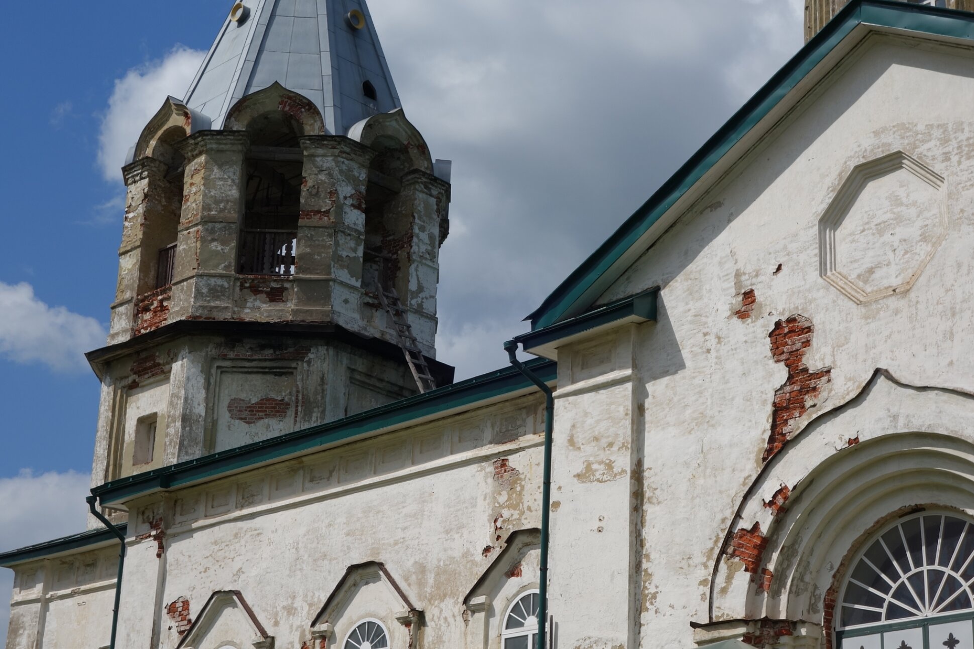 Церковь Воздвижения Креста Господня в Верх-Боровском