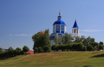 Покровская церковь в Тамбове — православный храм с синими куполами