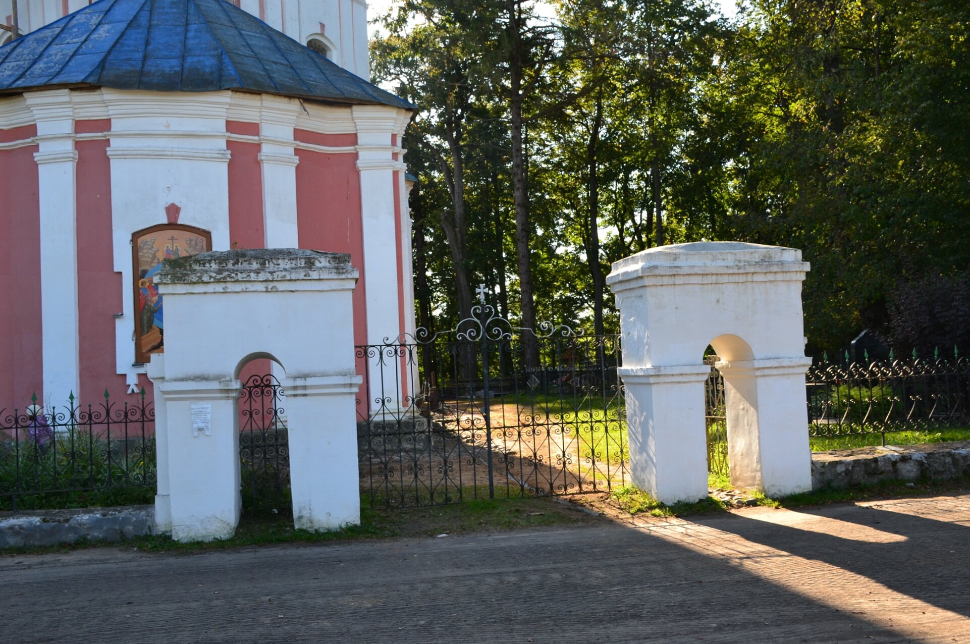 Церковь Воскресения Христова в деревне Прутня