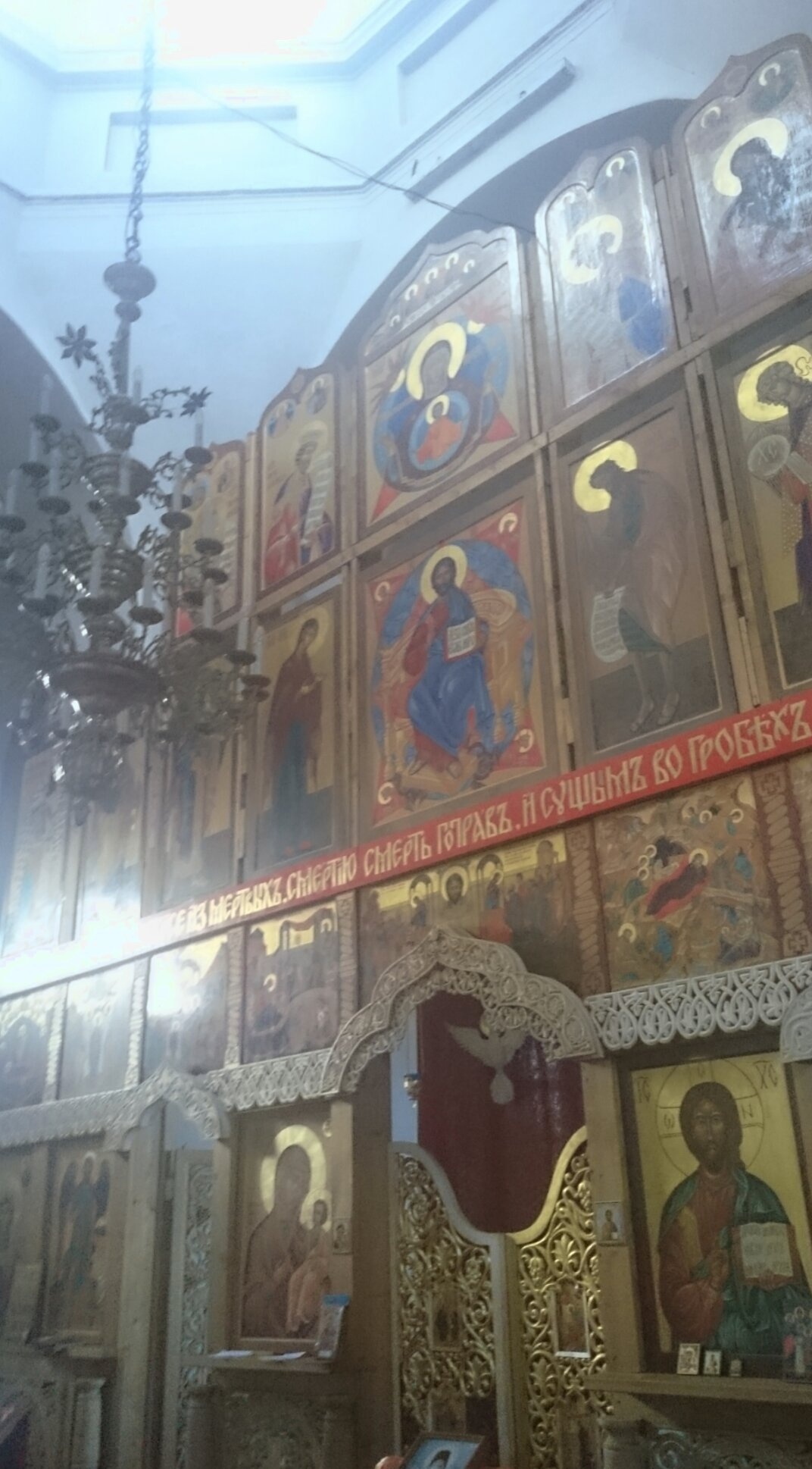 Интерьер Церкви Святой Параскевы Пятницы в Мшенцах: Иконостас и Паникадило