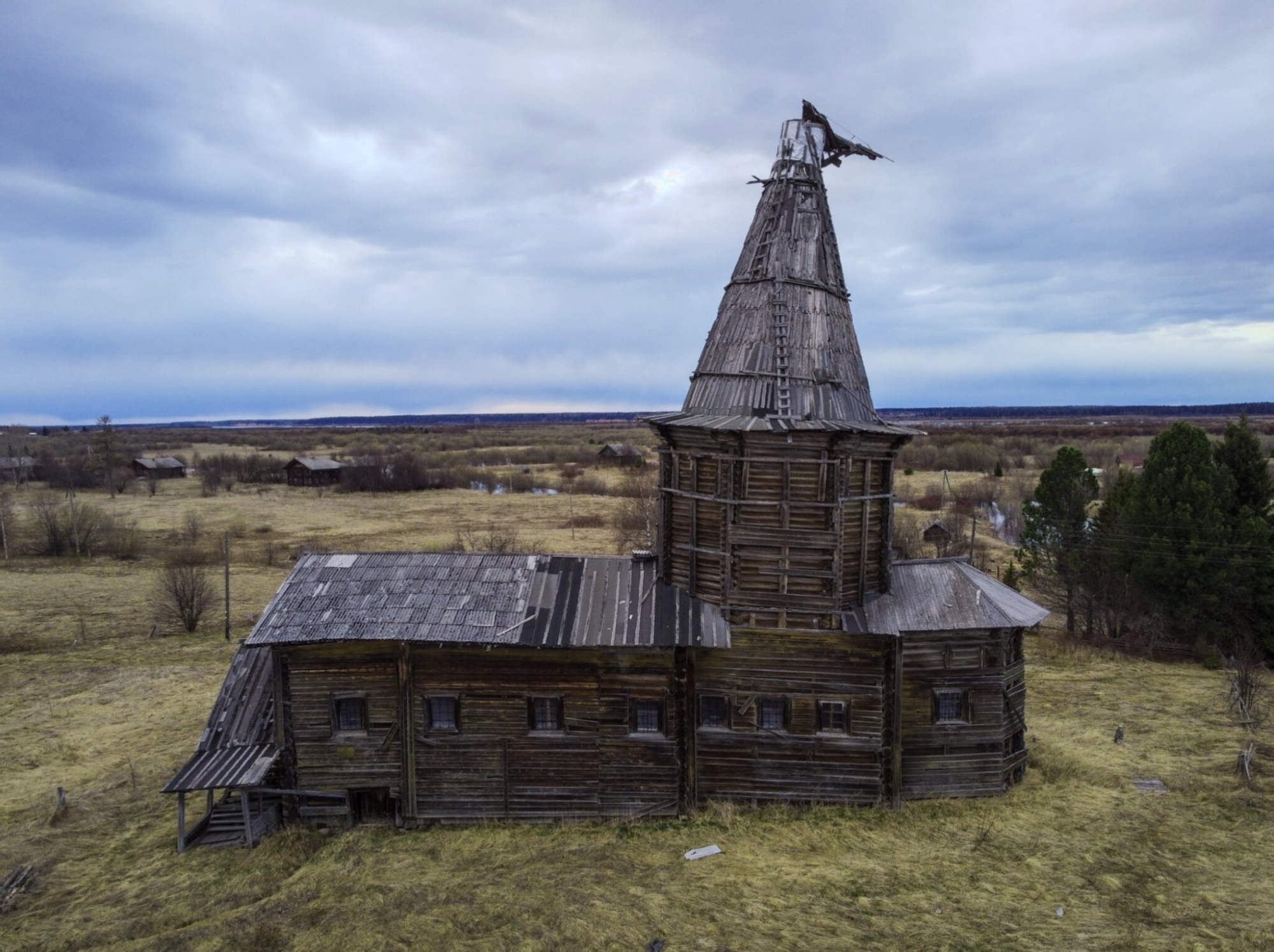 Покровская церковь в Усть-Ваеньге - памятник деревянной архитектуры