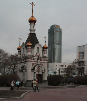 Часовня Святой великомученицы Екатерины и небоскрёб «Высоцкий» в Екатеринбурге