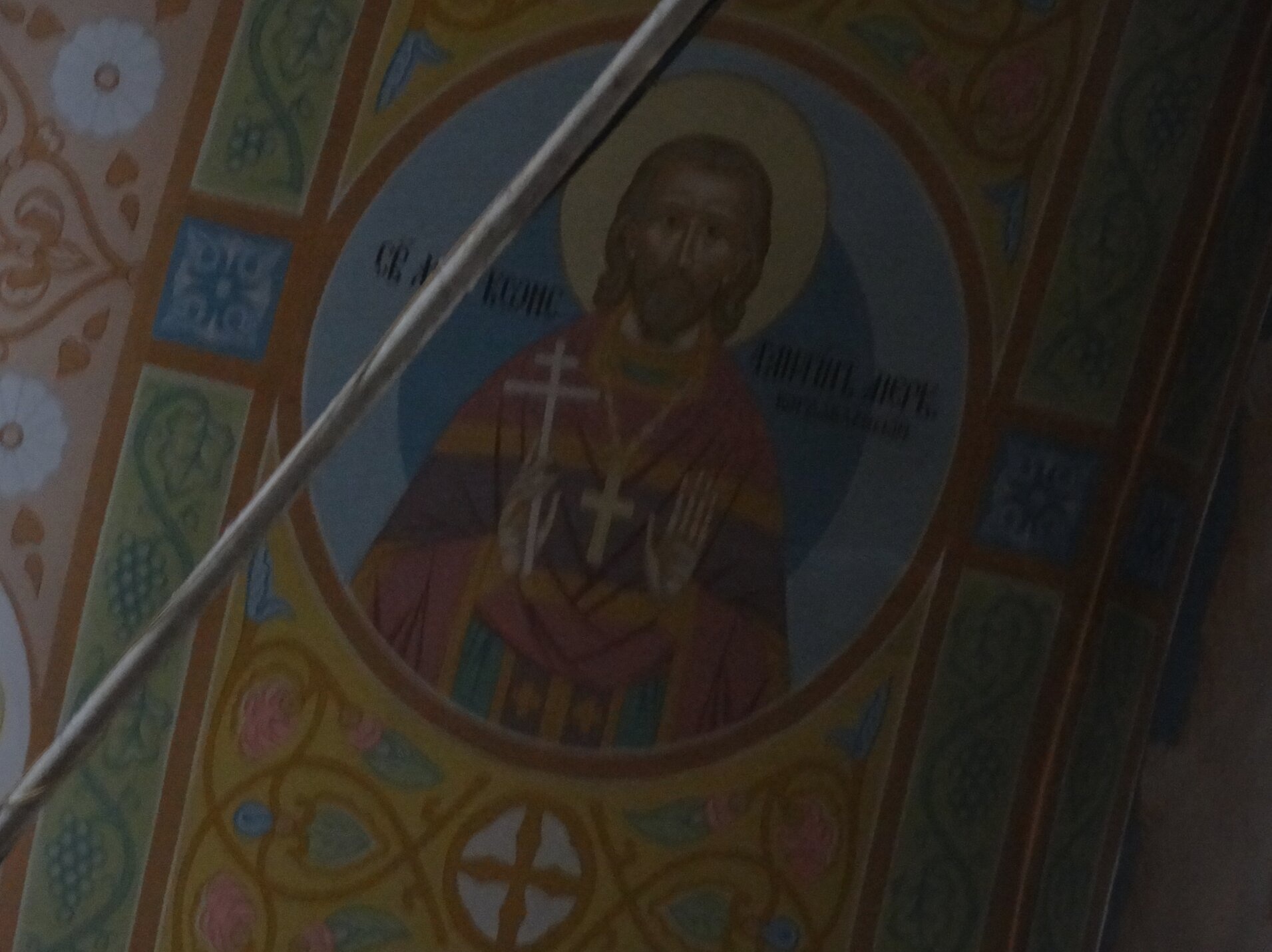 Интерьер Троицкого собора в Екатеринбурге: киот с Казанской иконой Божией Матери