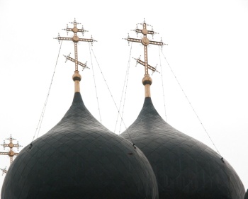 Купола и кресты храма Святителя Николая Чудотворца во Владычной слободе