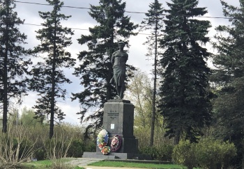Памятник Зое Космодемьянской на 86-м километре Минского шоссе