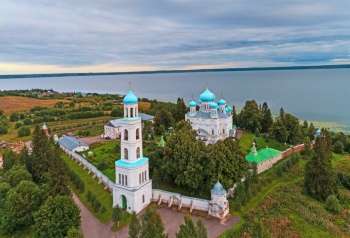 Авраамиев Покровский Городецкий монастырь на берегу Чухломского озера