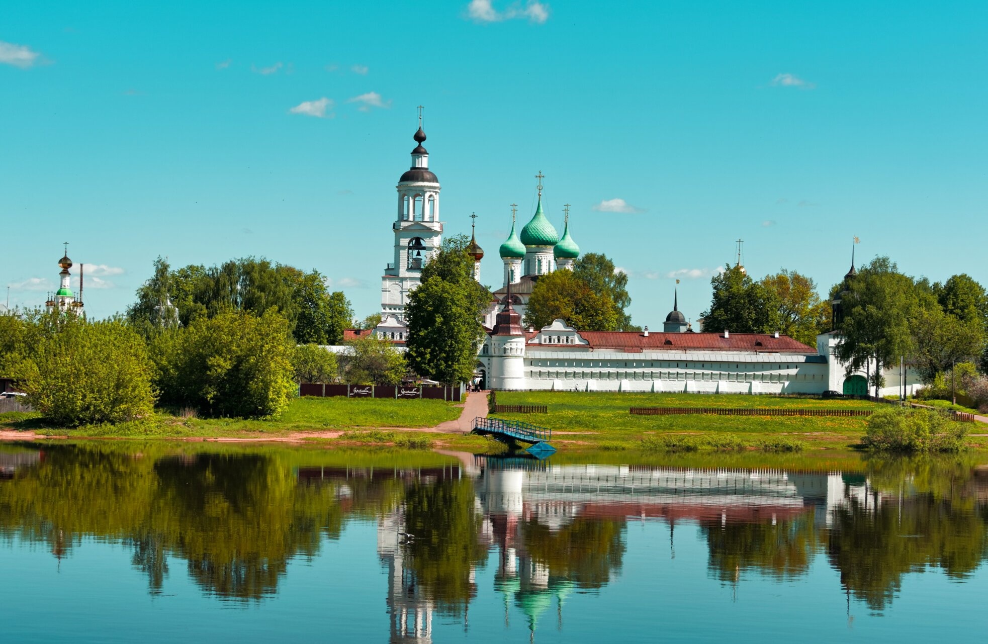Введенский Толгский монастырь на берегу Волги