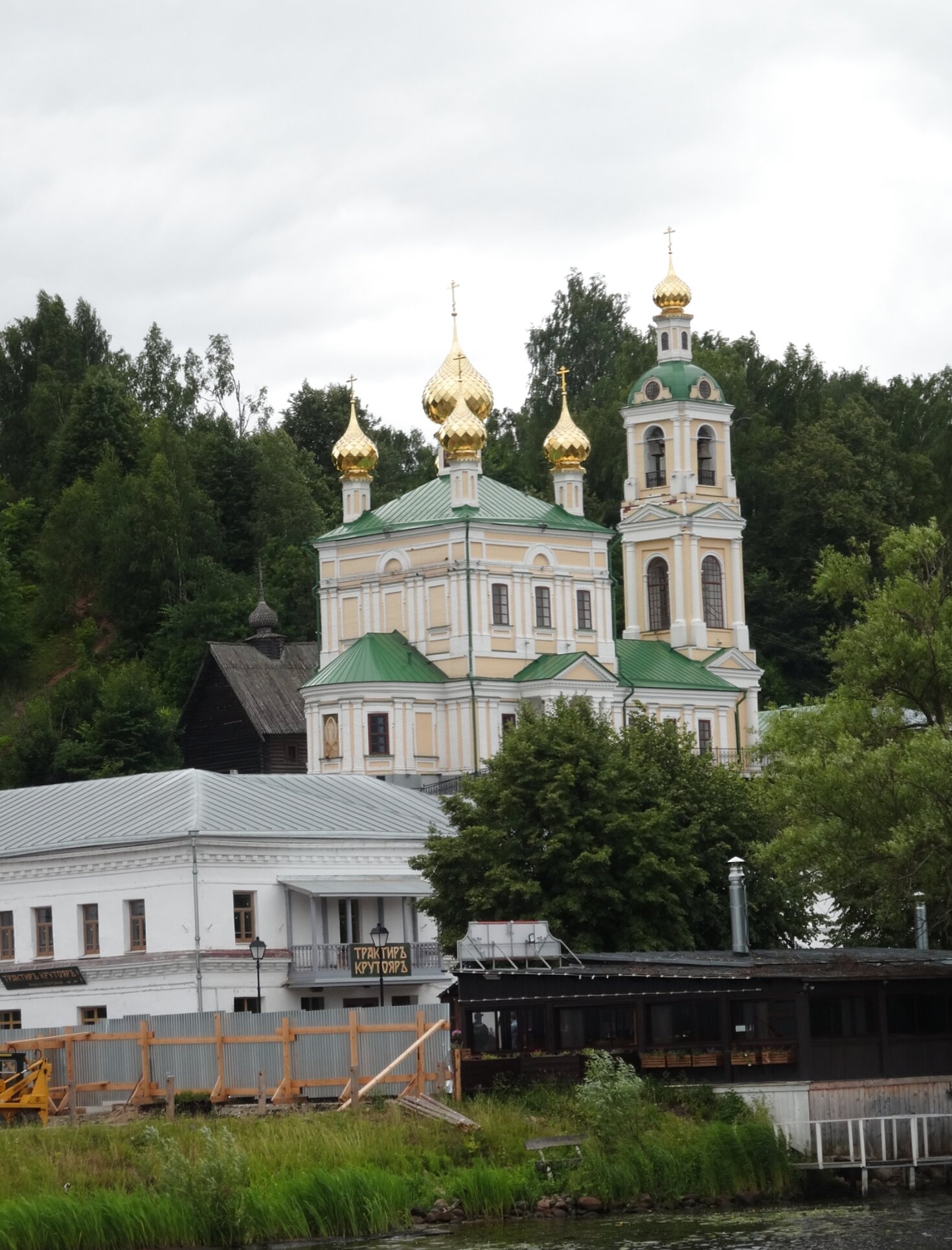 Воскресенская церковь в древнем городе Плёс