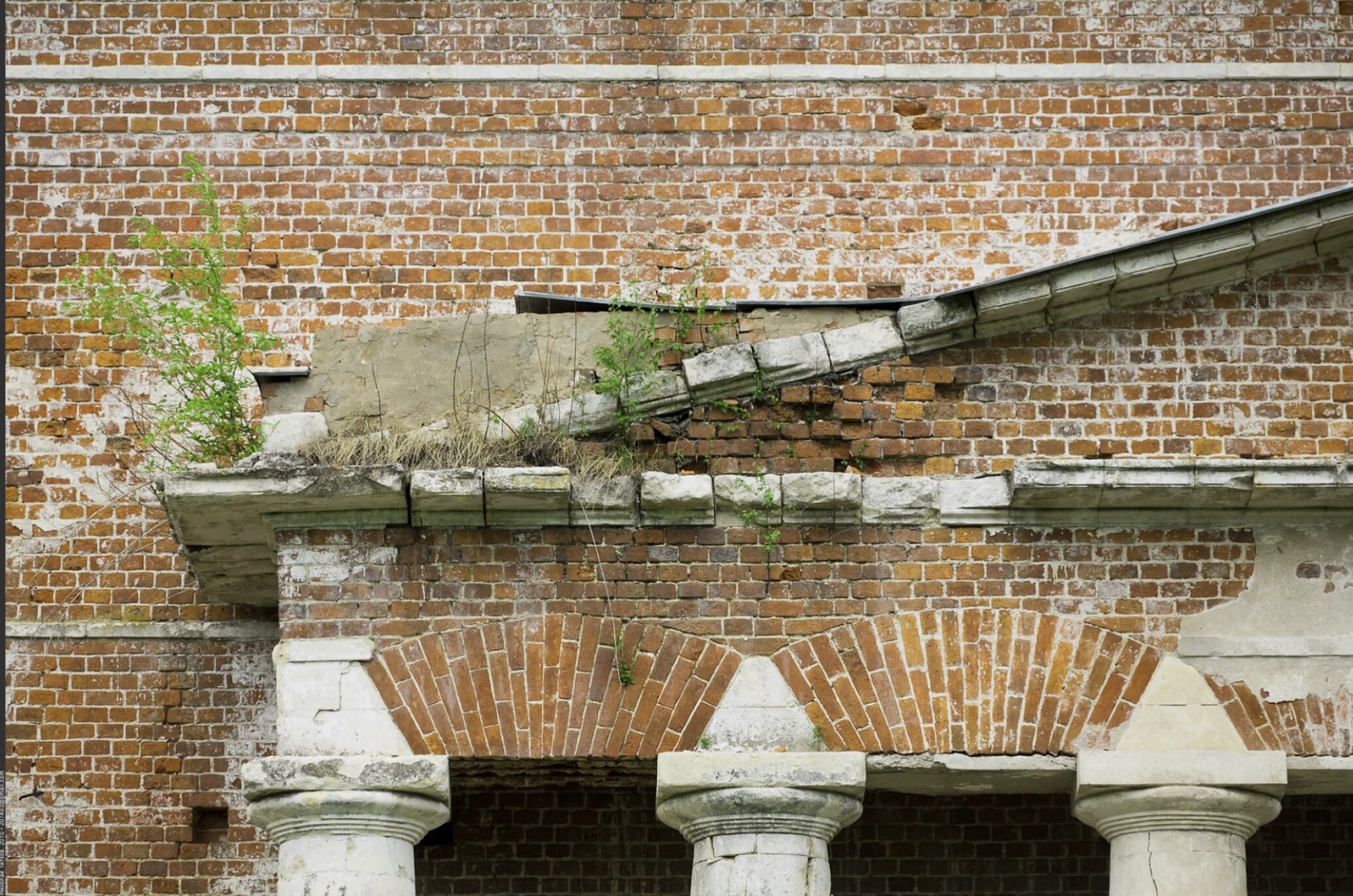Фрагмент северного портика Церкви Успения Пресвятой Богородицы в селе Подсосино