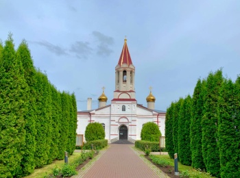 Храм в честь иконы Божией Матери «Знамение» в Серебряных Прудах