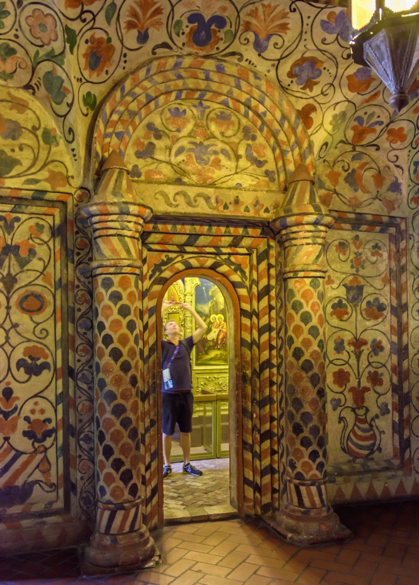 Интерьер Покровского собора: детали росписи и убранства