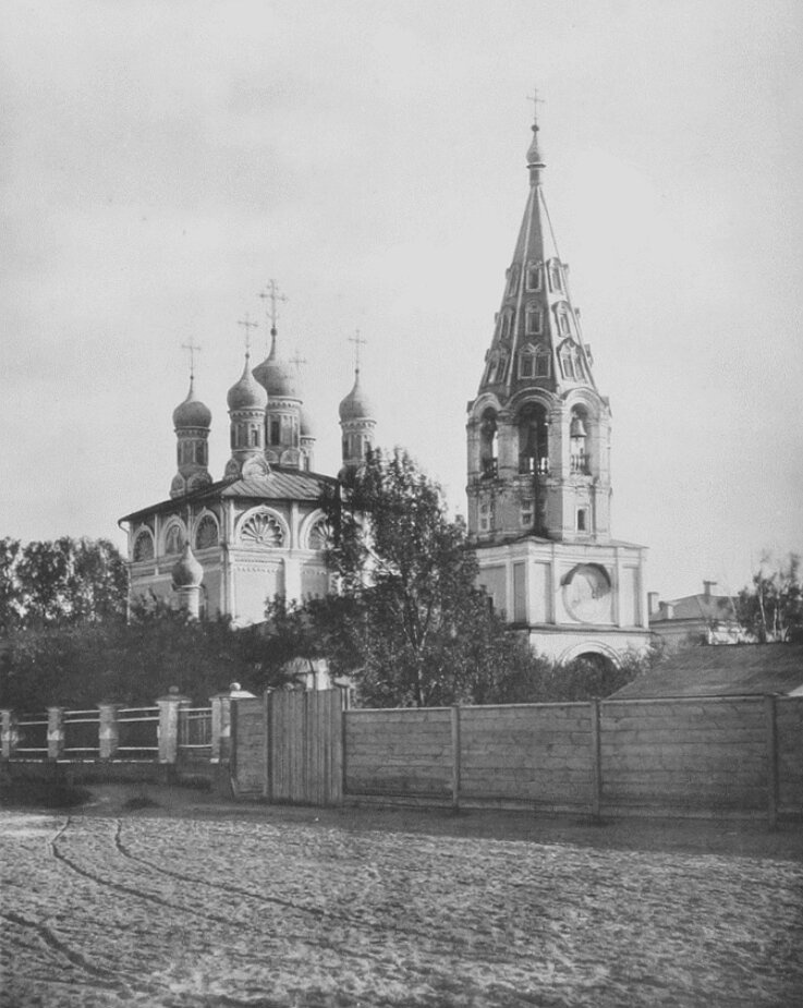 Храм Петра и Павла в Лефортове на исторической фотографии