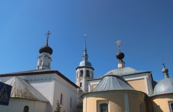 Казанская церковь и колокольня Воскресенской церкви в Суздале