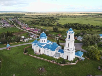 Храм Живоначальной Троицы в селе Красный Бор