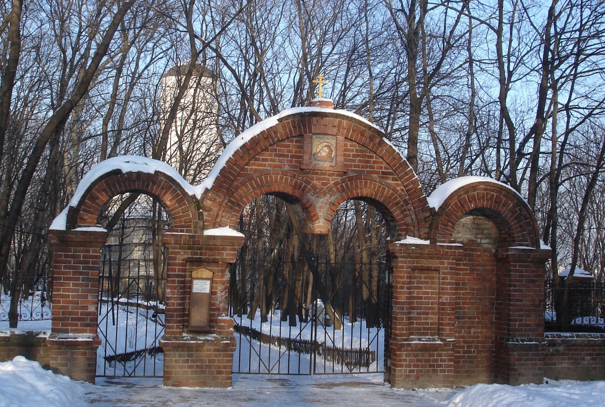 Святые ворота храма Усекновения Главы Иоанна Предтечи в Дьяково