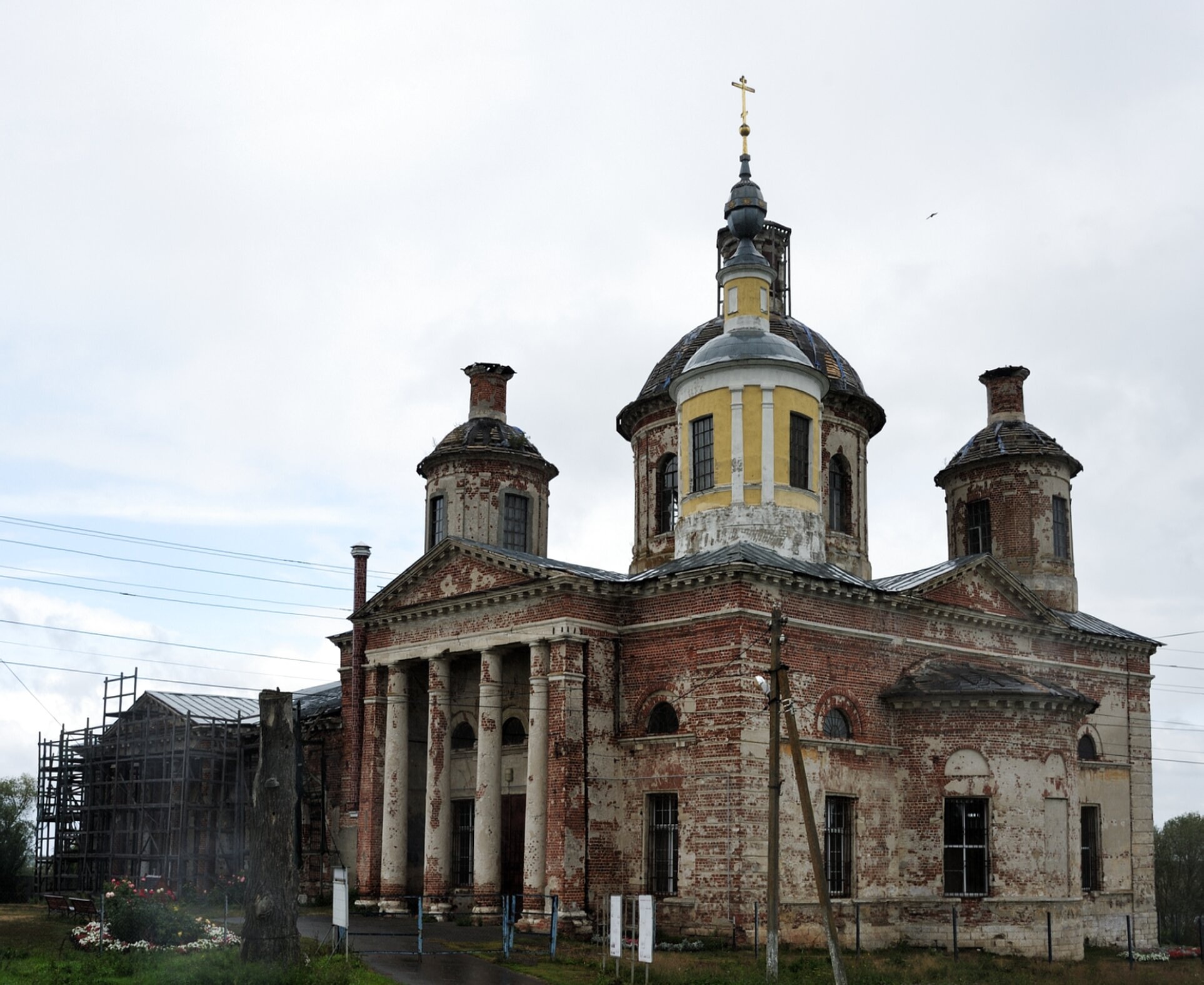 Храм Воскресения Христова в селе Ловцы