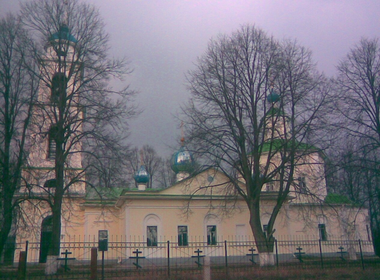 Храм Петра и Павла в селе Лужки