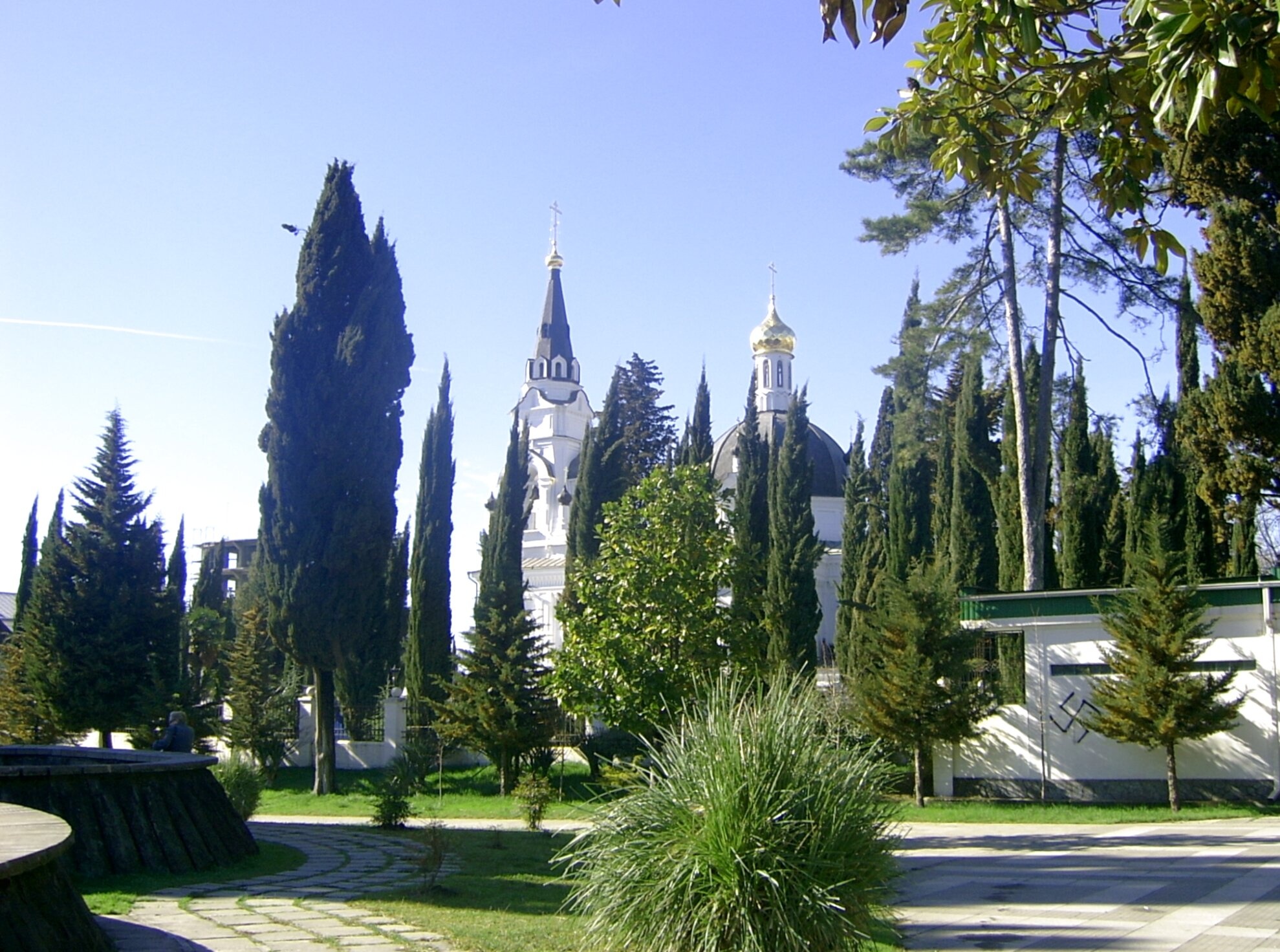 Собор Михаила Архангела в Сочи: Архитектура и окружающий ландшафт