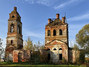Заброшенная Троицкая церковь в селе Колбацкое