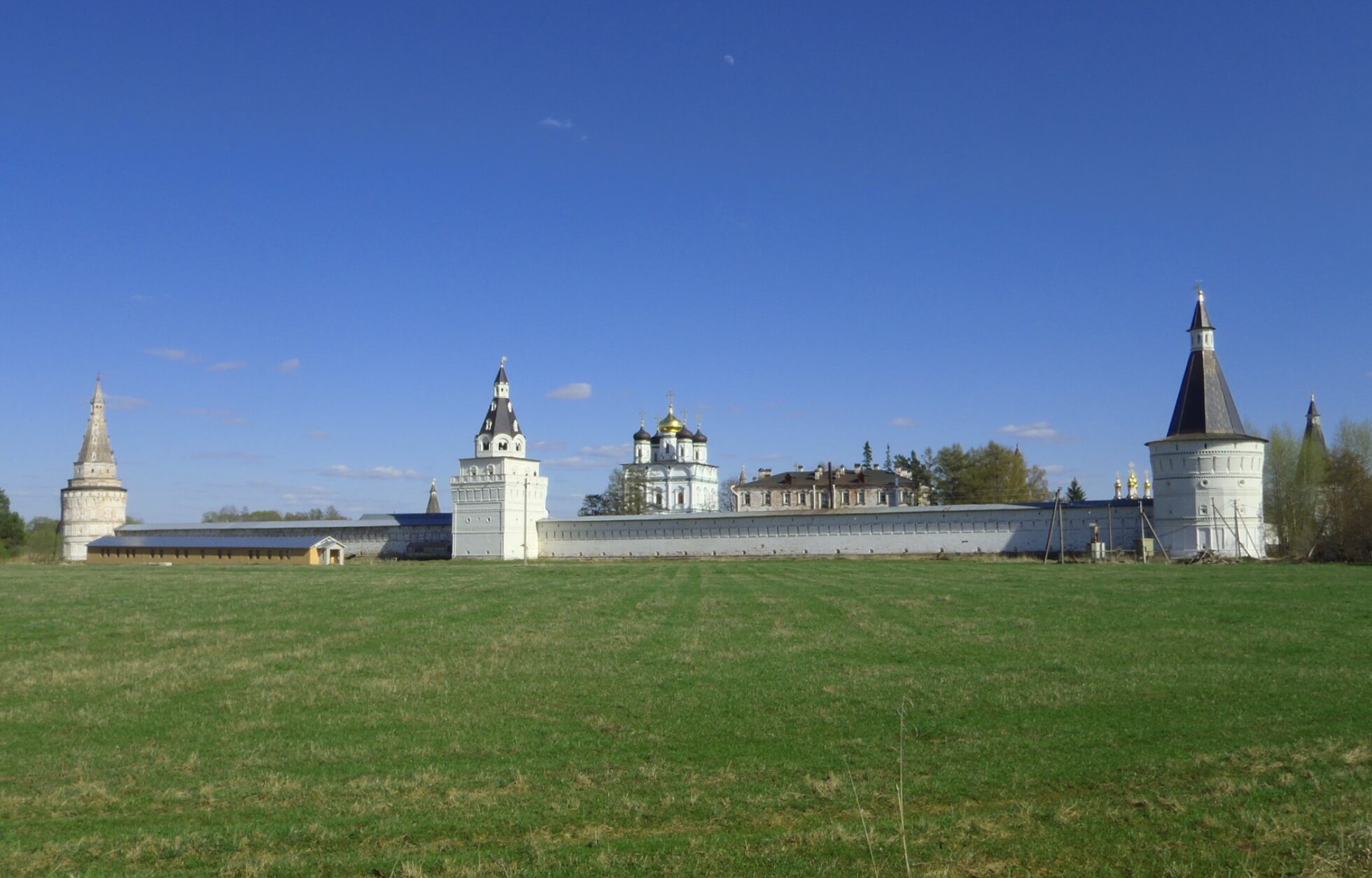 Иосифо-Волоцкий монастырь на фотографии