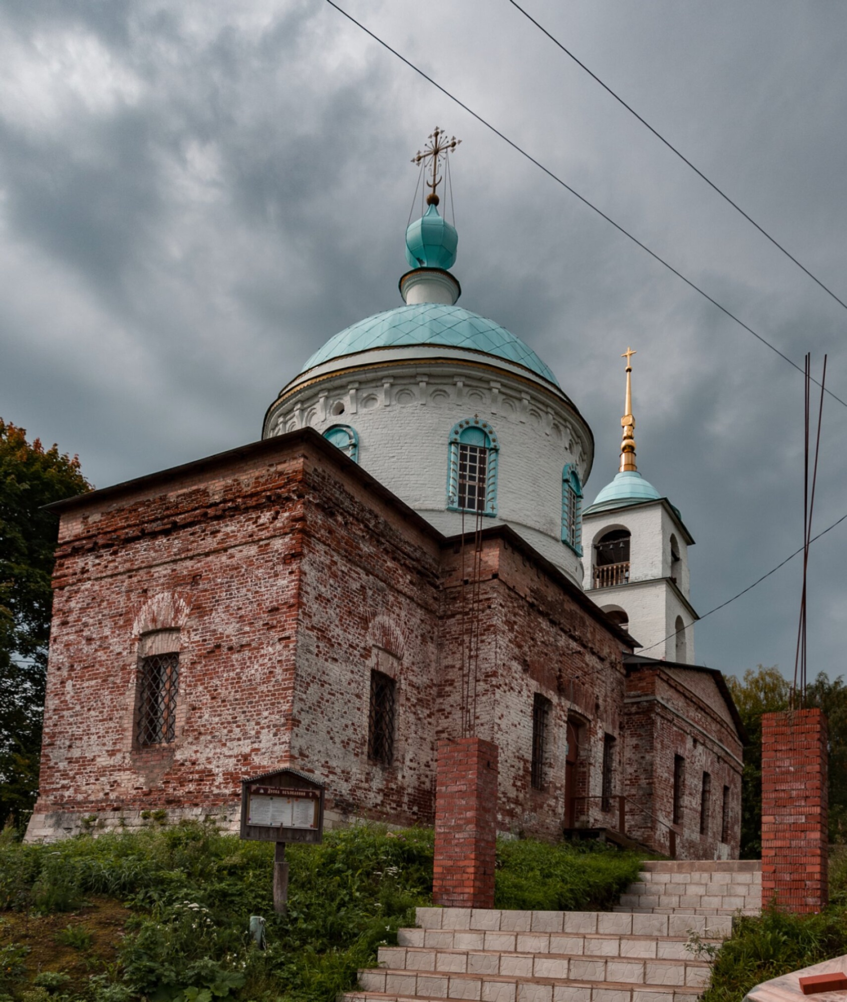 Храм Вознесения Господня в деревне Сурмино