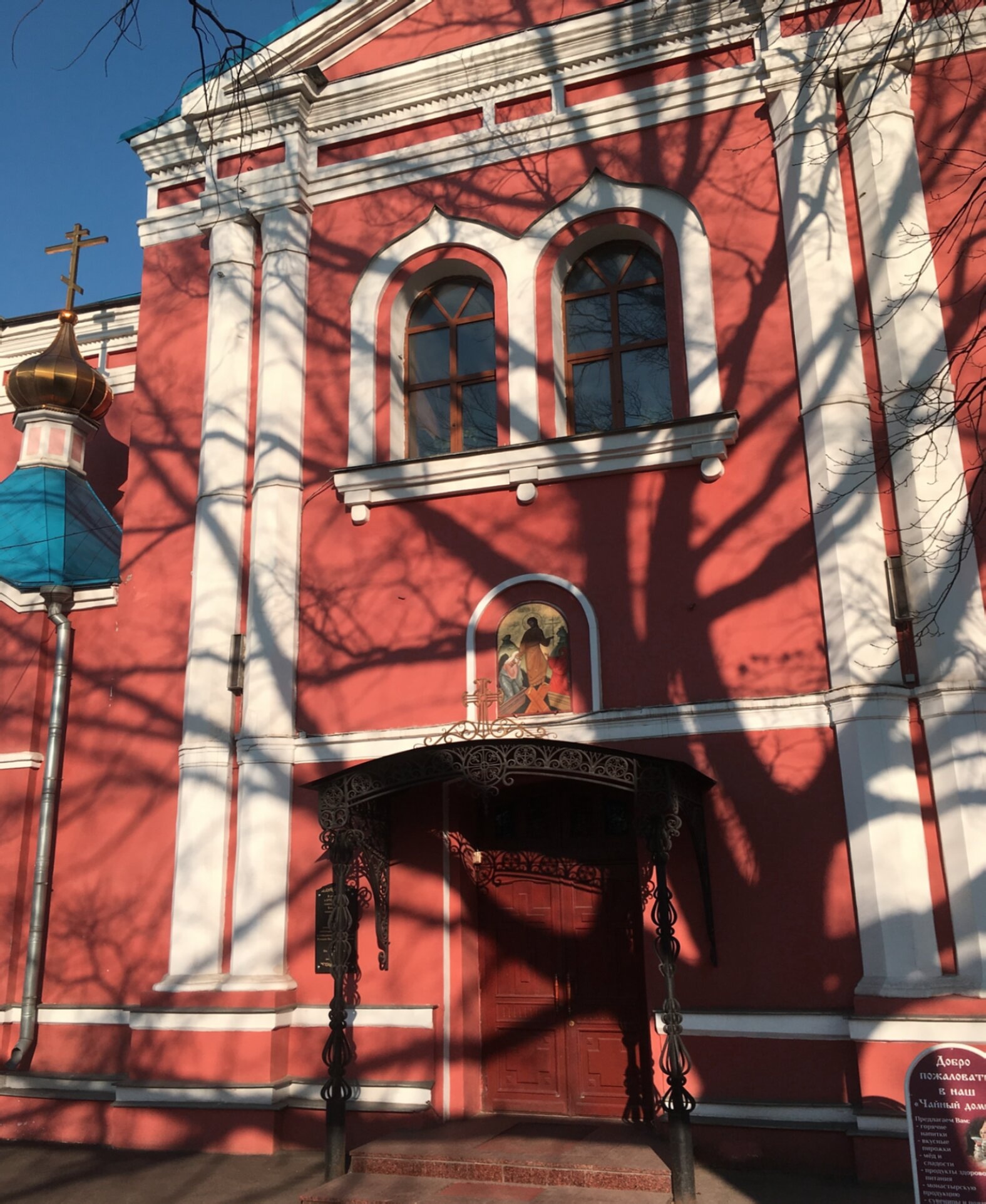 Храм Воскресения Христова на Семеновском кладбище в Москве