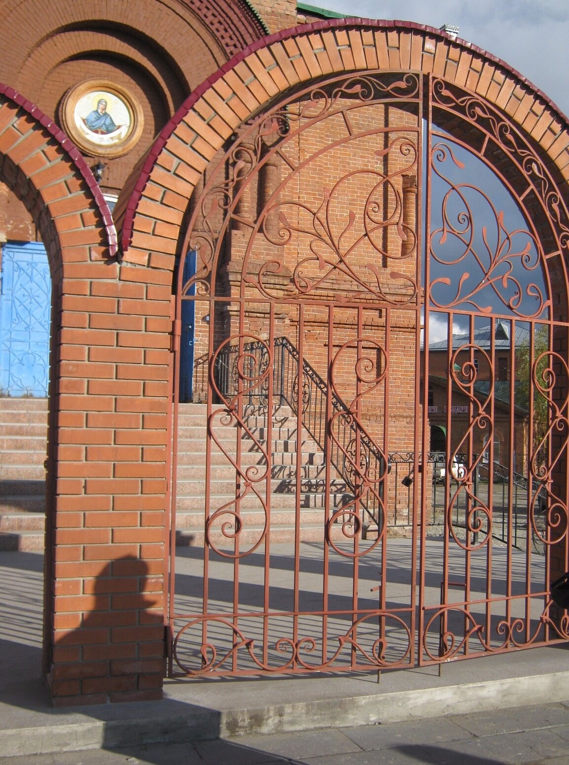 Входная группа Покровского кафедрального собора в Барнауле