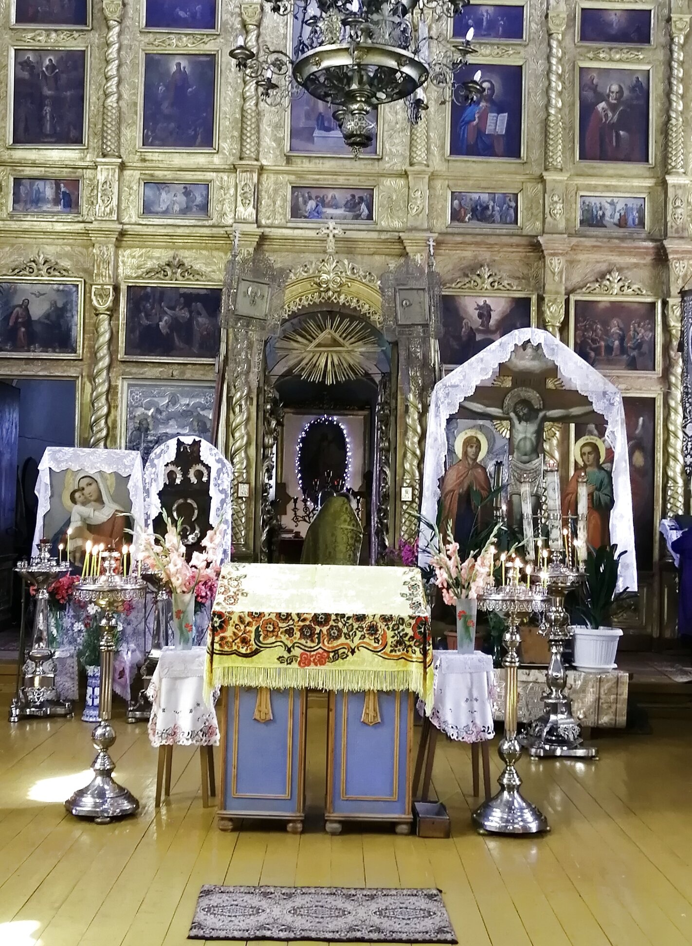 Интерьер Церкви Покрова в селе Пиногощи