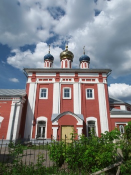 Храм святых мучеников Флора и Лавра в Кашире