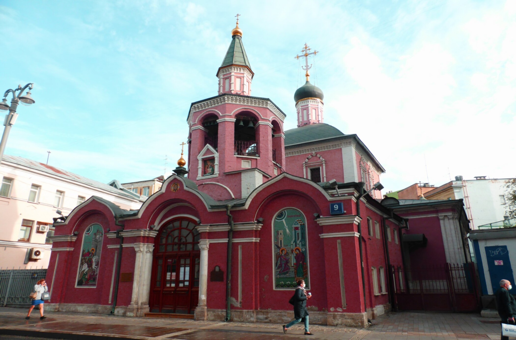 Храм великомученика Георгия Победоносца в Старых Лучниках в Москве