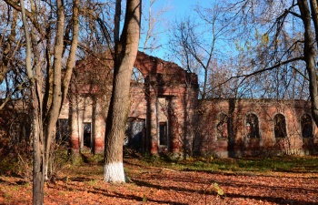 Руины Церкви Троицы Живоначальной в Назарьево