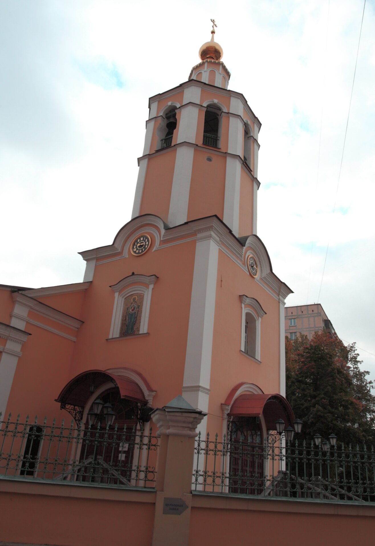 Церковь Всех Святых во Всехсвятском и Грузинский некрополь
