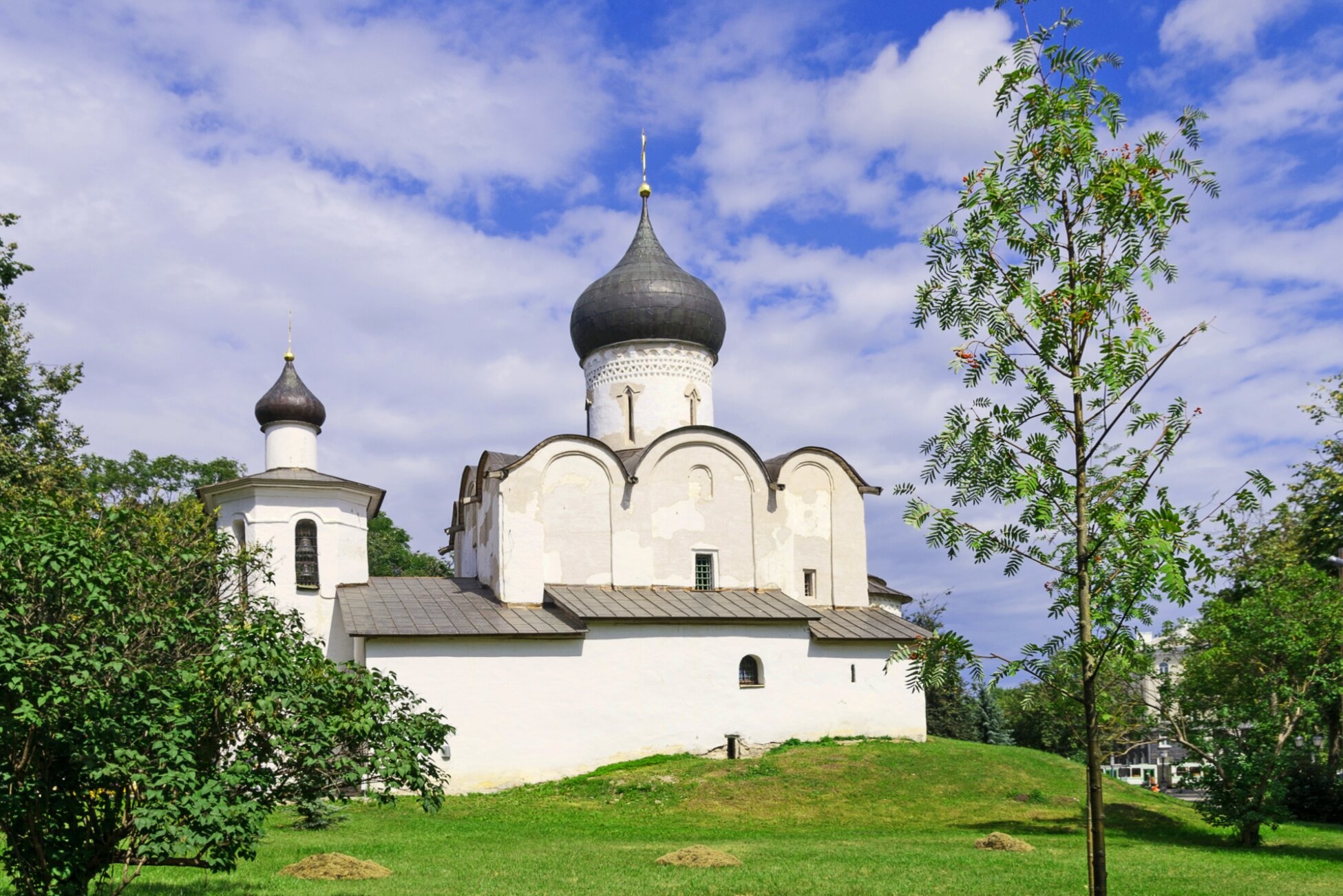 Церковь Василия Великого на Горке в Пскове