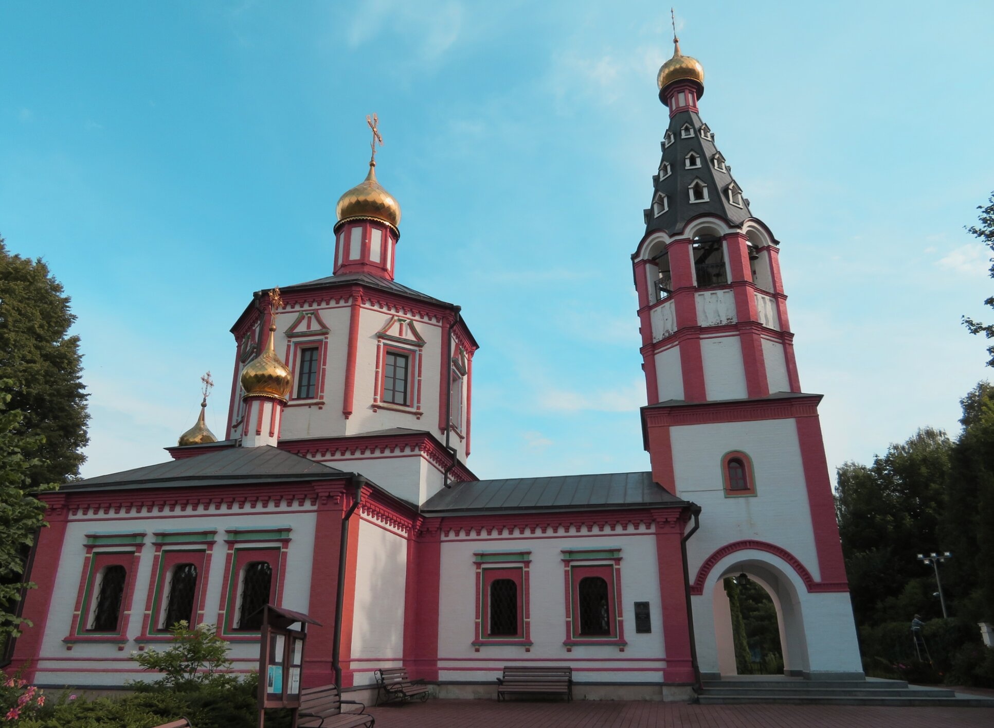 Храм Грузинской иконы Божией Матери в Якшино