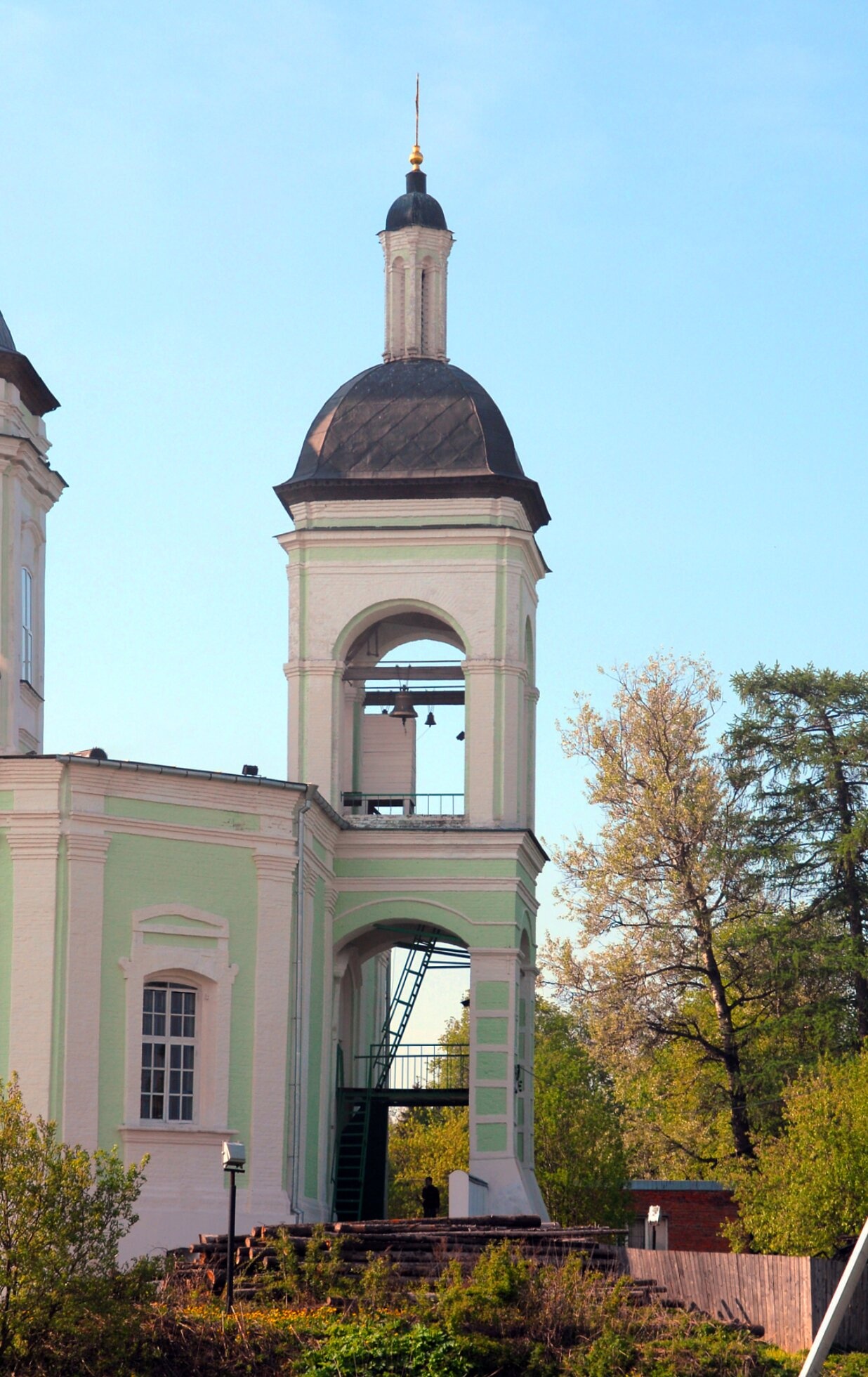 Колокольня Троицкого храма в селе Ельдигино